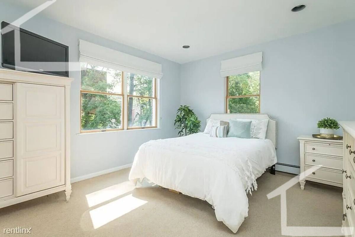 Apartment for rent at 310 Saint Paul St #4, Brookline, MA 02446