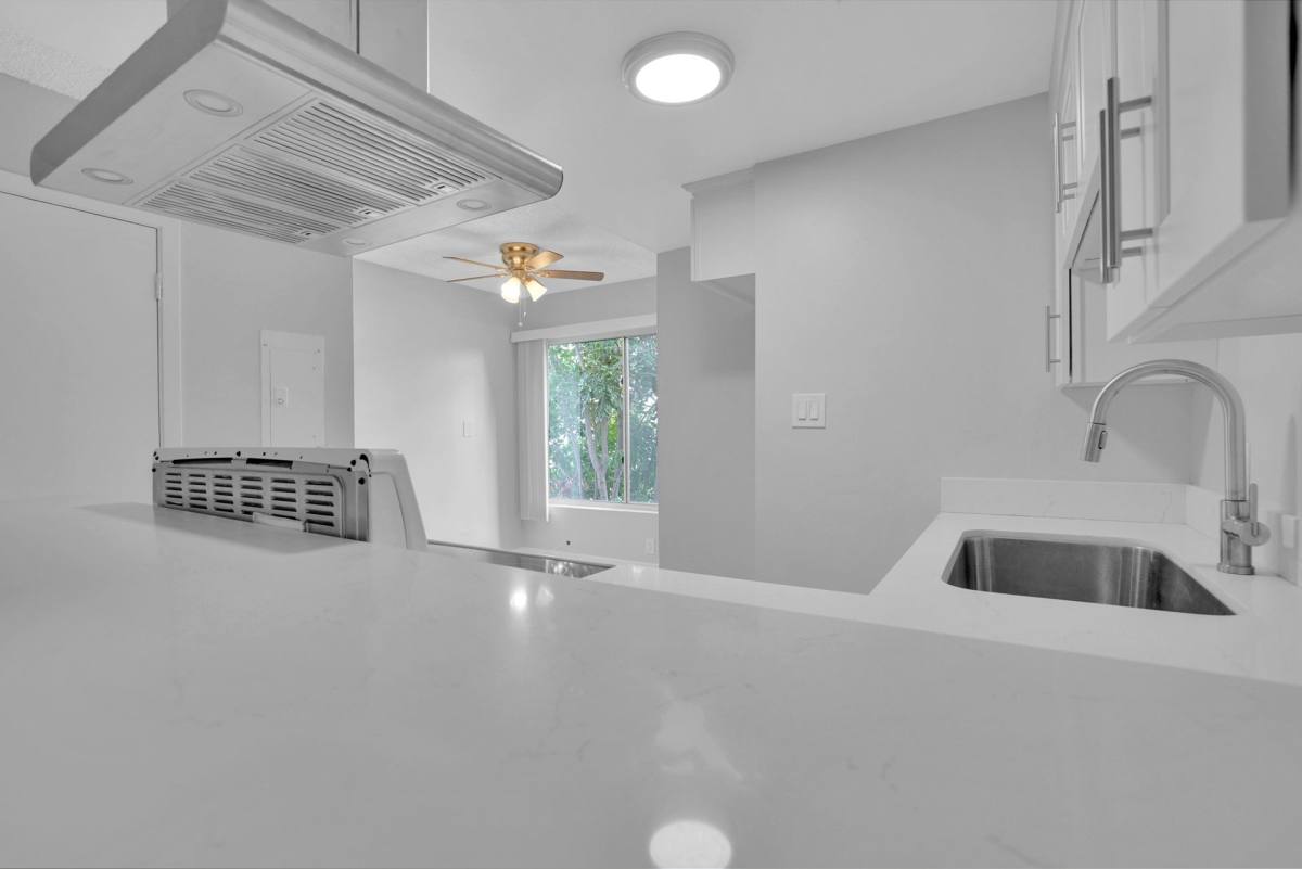 Townhouse for rent at 1505 E 11th St, Long Beach, CA 90813