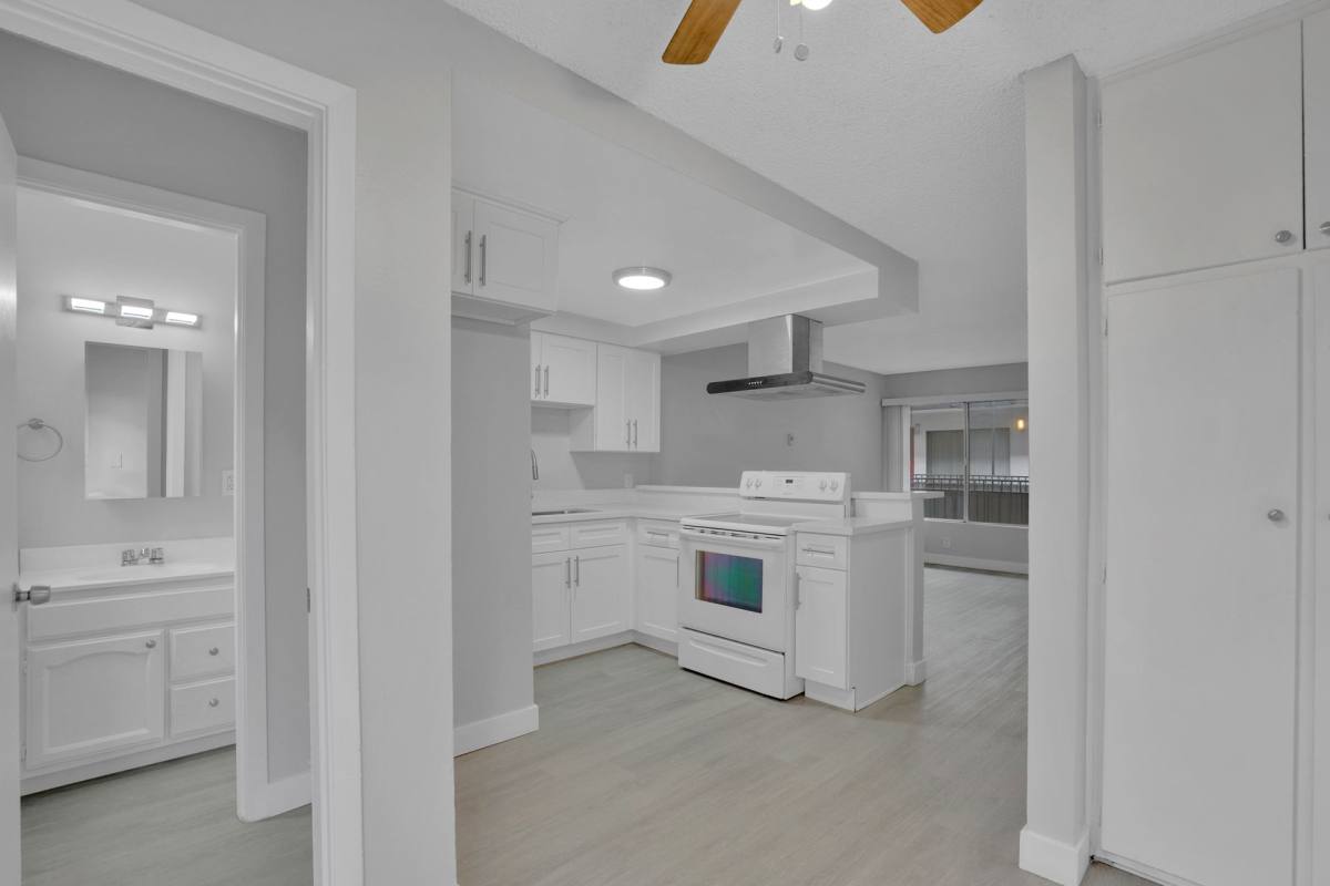 Townhouse for rent at 1505 E 11th St, Long Beach, CA 90813