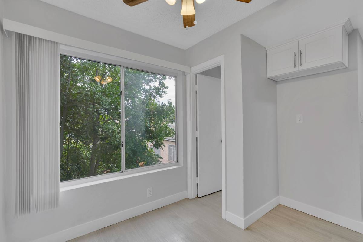 Townhouse for rent at 1505 E 11th St, Long Beach, CA 90813