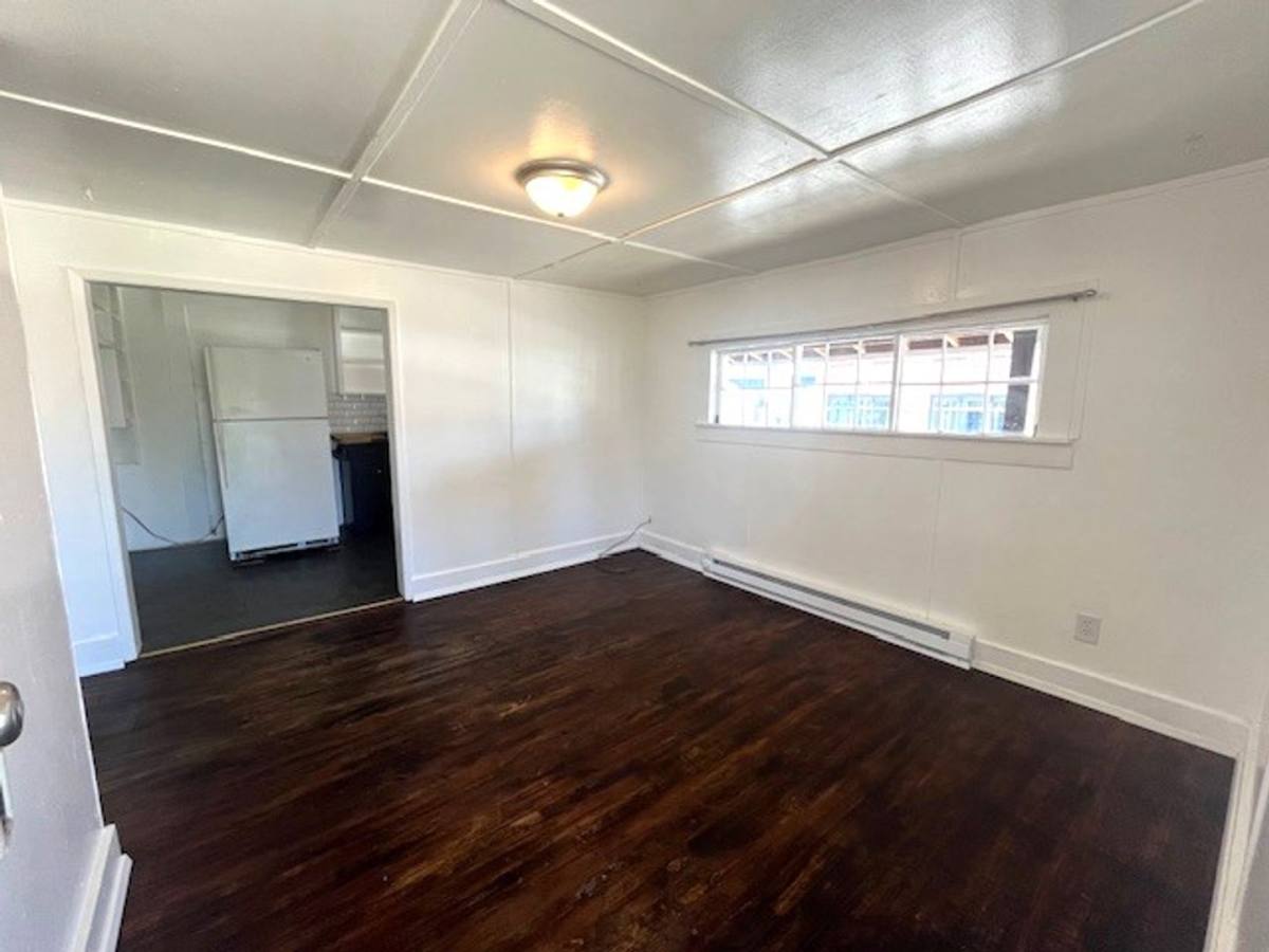Apartment for rent at 205 E Main St, Carlton, OR 97111
