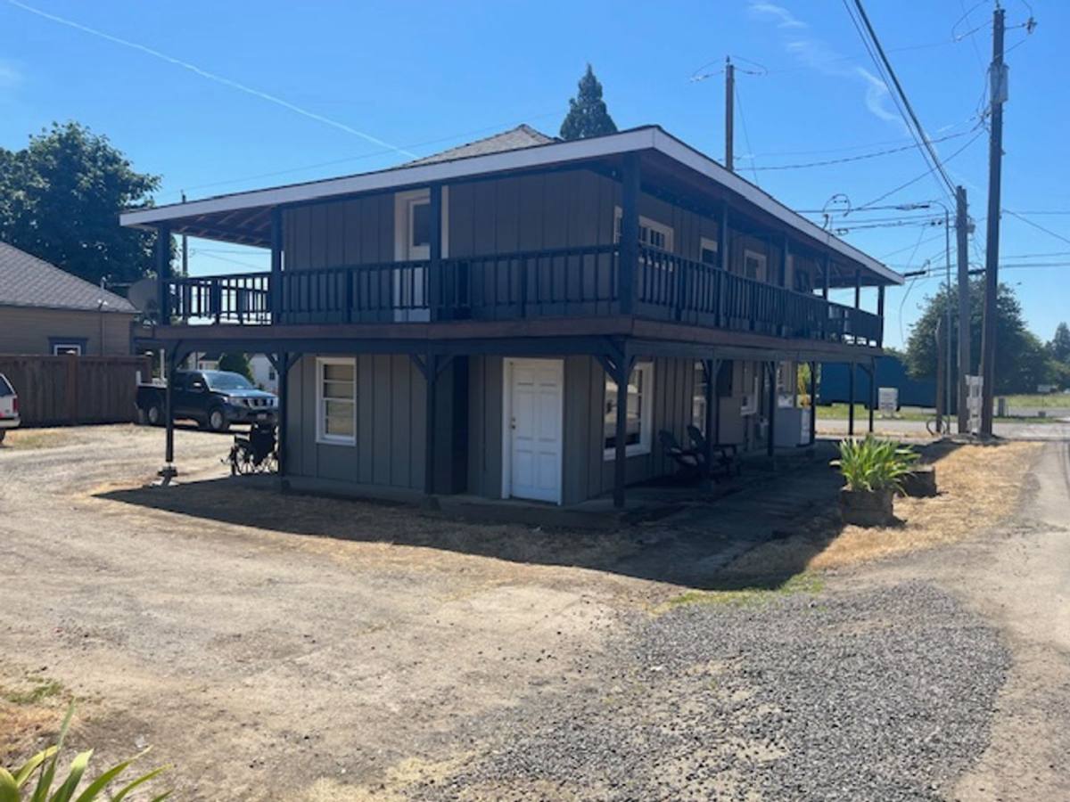 Apartment for rent at 205 E Main St, Carlton, OR 97111