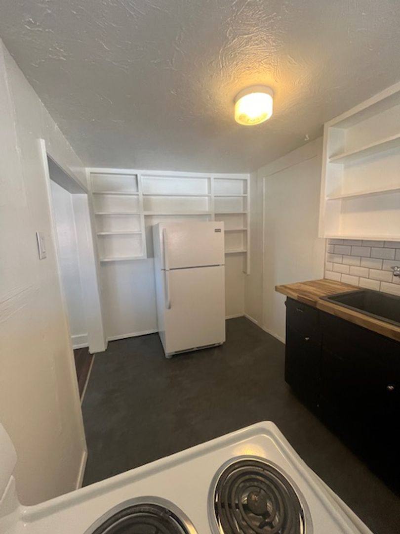 Apartment for rent at 205 E Main St, Carlton, OR 97111