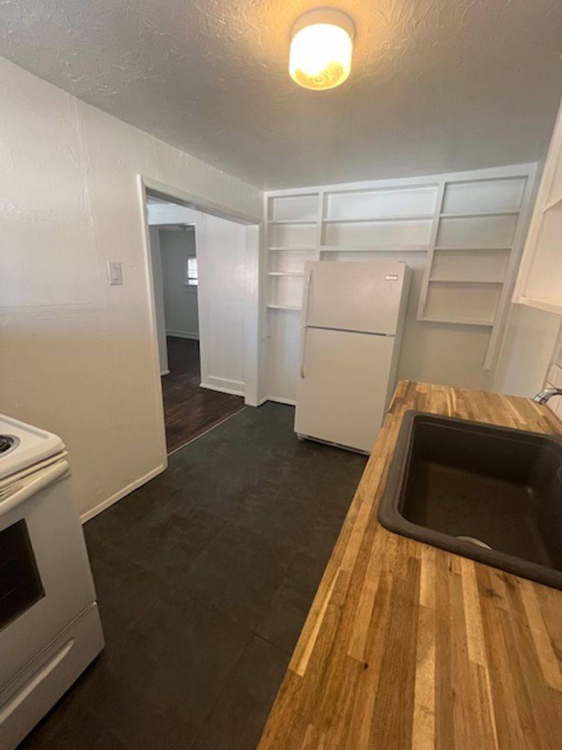 Apartment for rent at 205 E Main St, Carlton, OR 97111