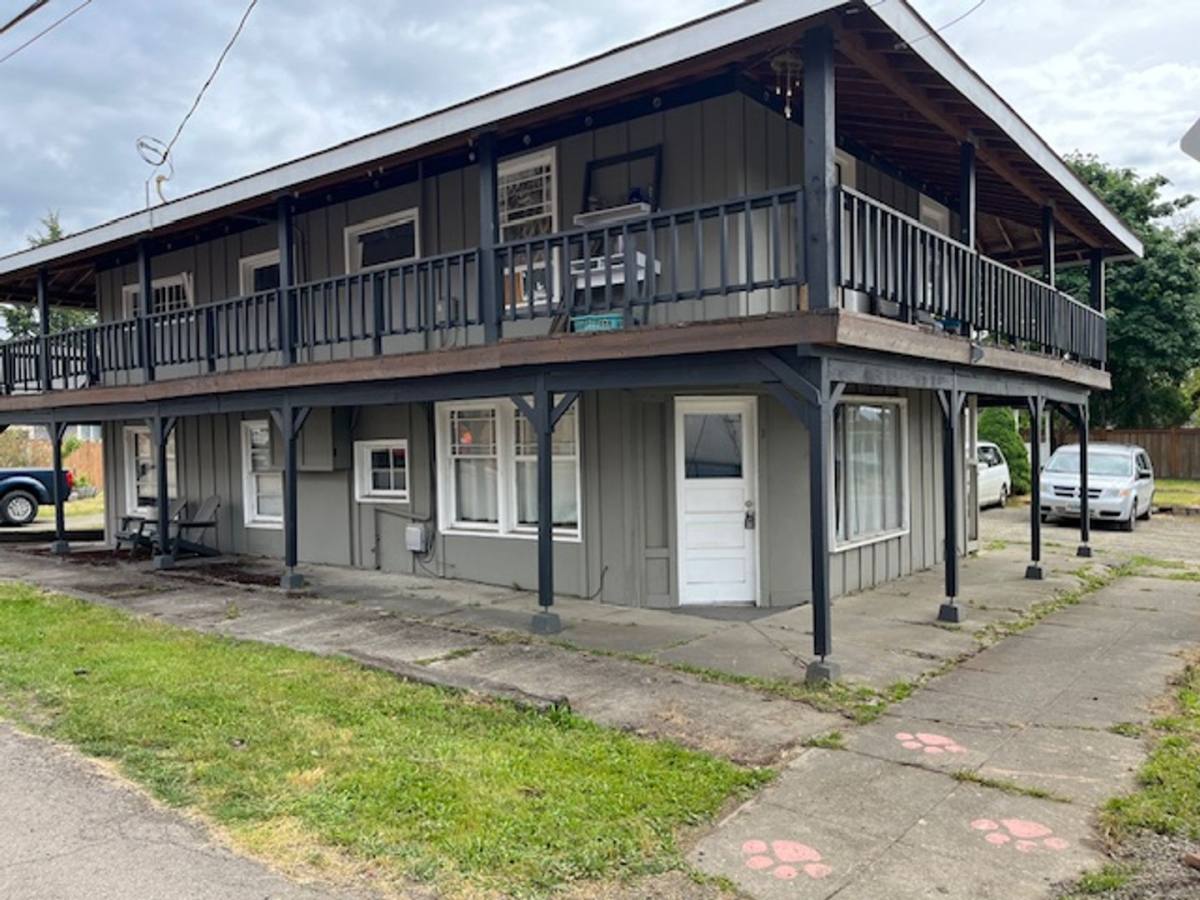 Apartment for rent at 205 E Main St, Carlton, OR 97111