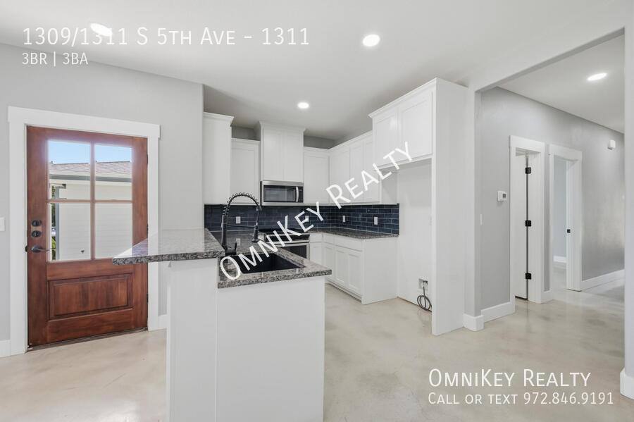 Apartment for rent at 1309 1311 S 5th Ave, Denison, TX 75021