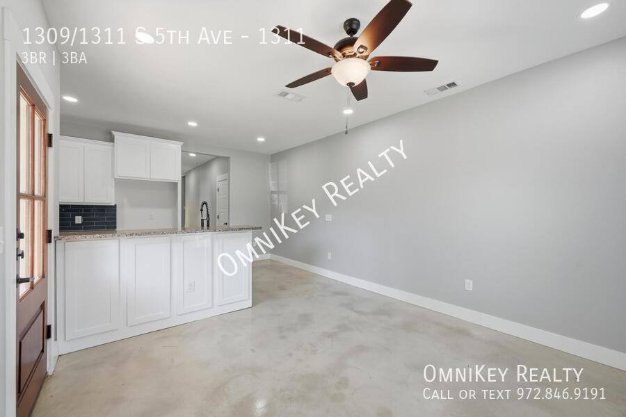 Apartment for rent at 1309 1311 S 5th Ave, Denison, TX 75021