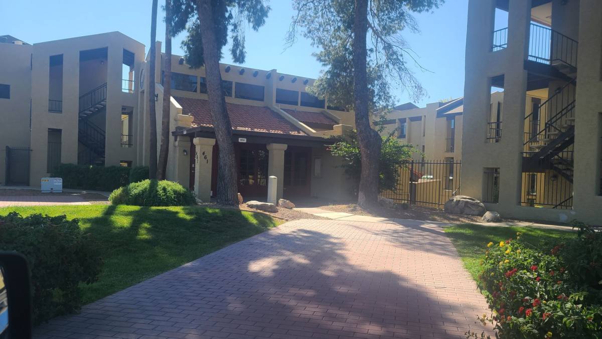 Condo for rent at 461 W Holmes Ave, Mesa, AZ 85210