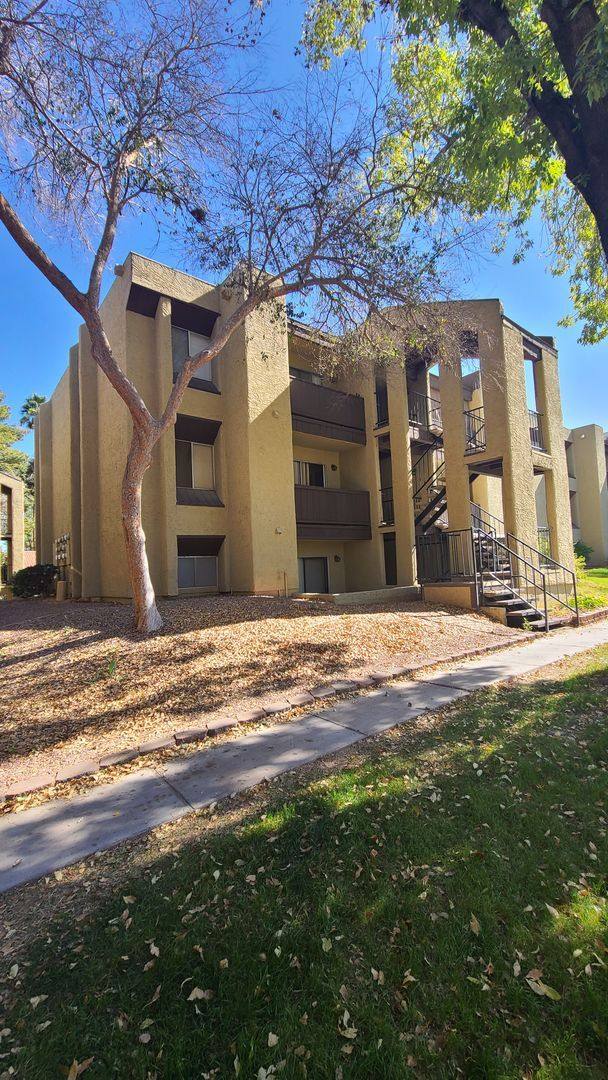 Condo for rent at 461 W Holmes Ave, Mesa, AZ 85210