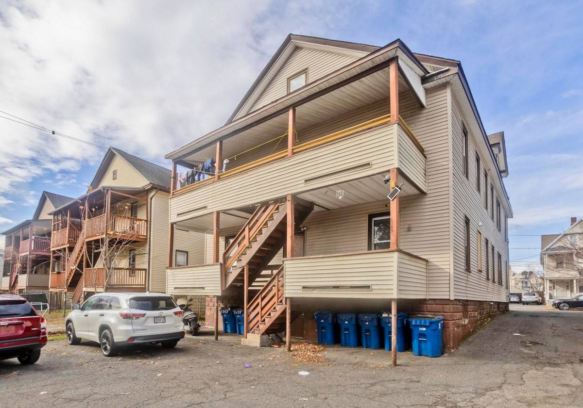 Apartment for rent at 61 Hill St, West Springfield, MA 01089