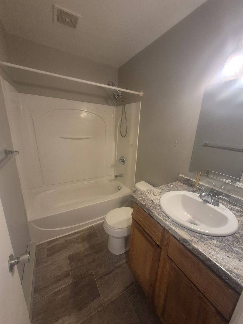 Apartment for rent at 944-950 33rd St SE, Grand Rapids, MI 49508
