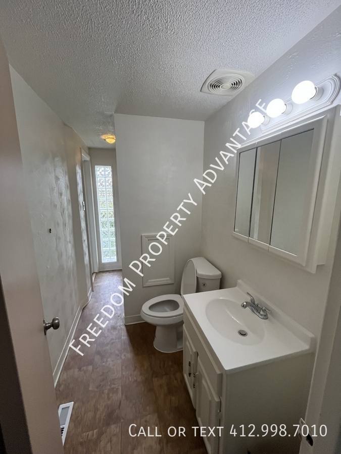 House for rent at 800 Flint Rd, Allison Park, PA 15101