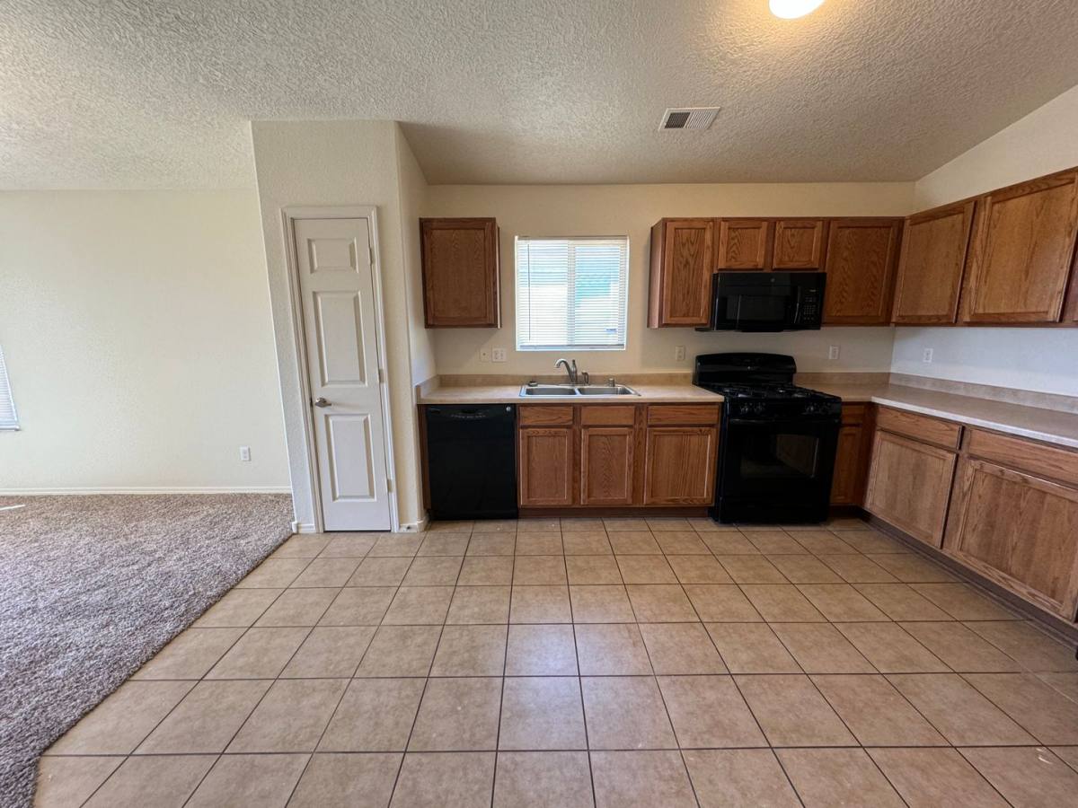 House for rent at 981 Purple Aster Ave SW, Los Lunas, NM 87031