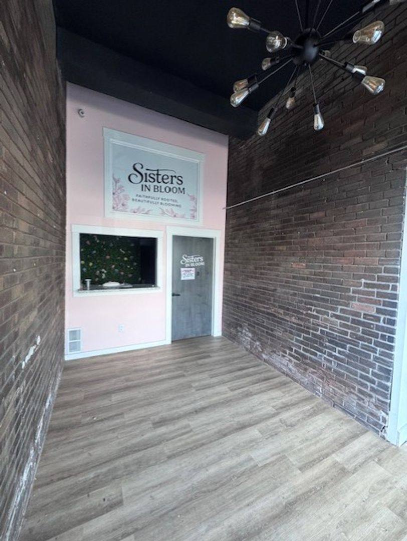 Apartment for rent at 221 E 2nd St #C, Davenport, IA 52801