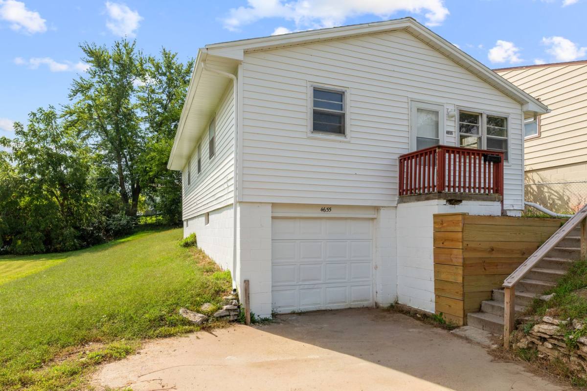 House for rent at 4655 Curtis Ave, Omaha, NE 68104