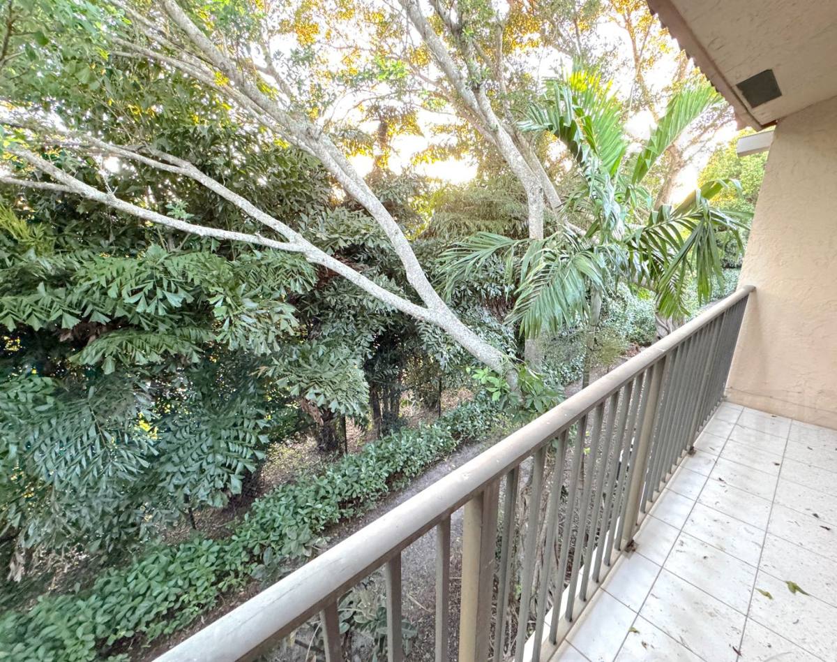 Townhouse for rent at 9120 NW 40th St, Coral Springs, FL 33065