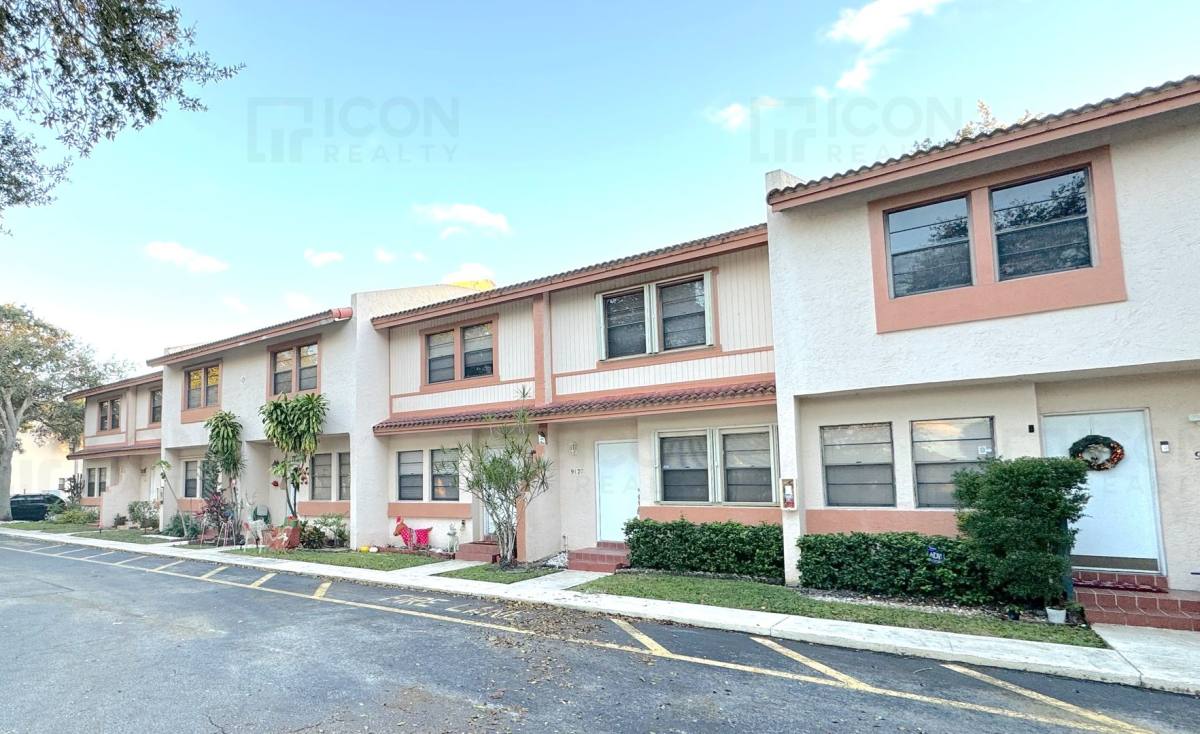 Townhouse for rent at 9120 NW 40th St, Coral Springs, FL 33065