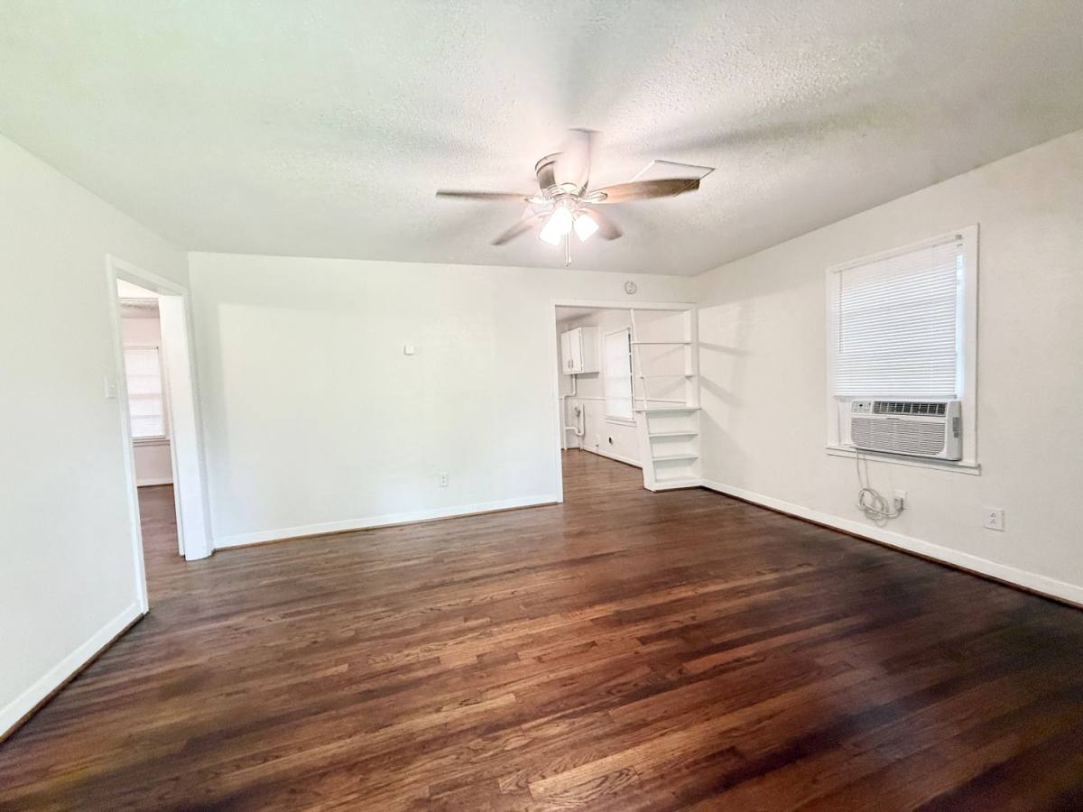 Apartment for rent at 824 Anderson St, Angleton, TX 77515