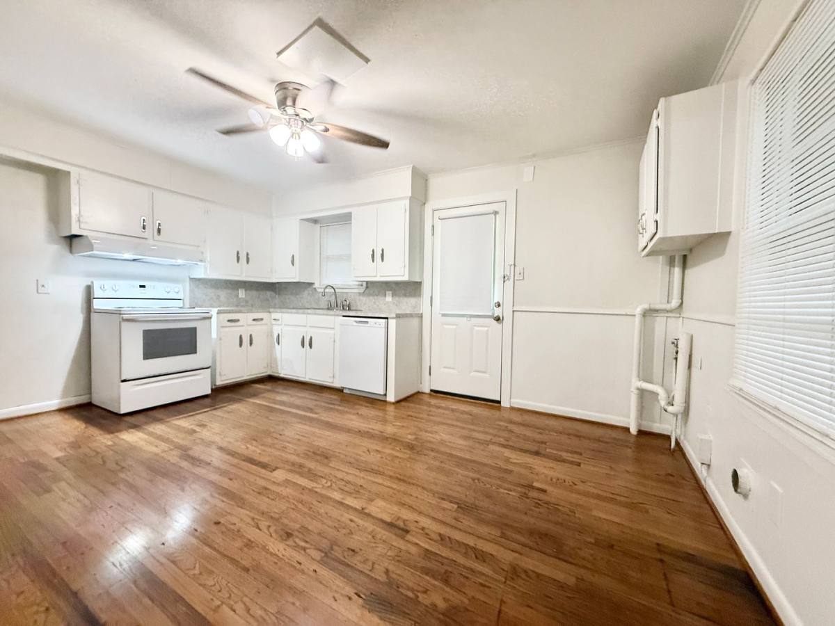 Apartment for rent at 824 Anderson St, Angleton, TX 77515