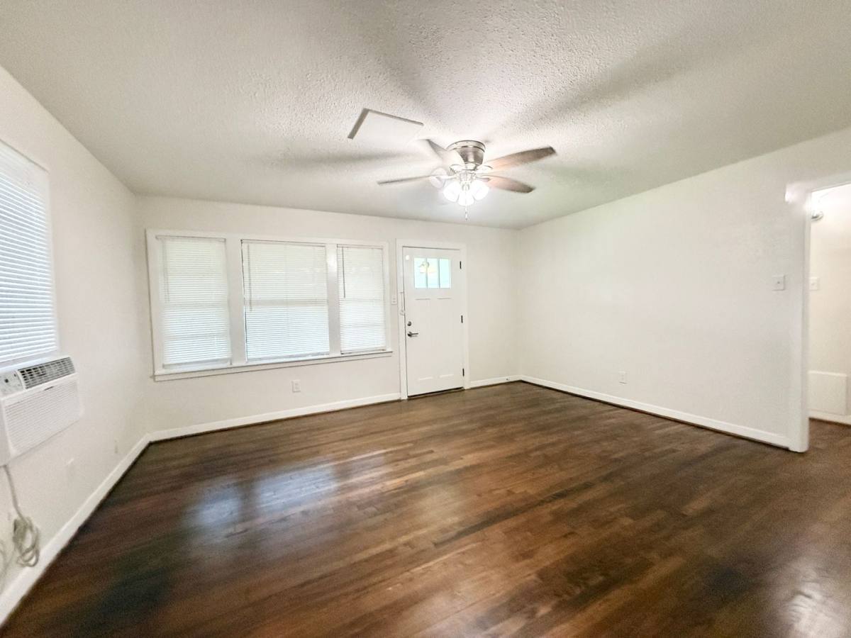Apartment for rent at 824 Anderson St, Angleton, TX 77515