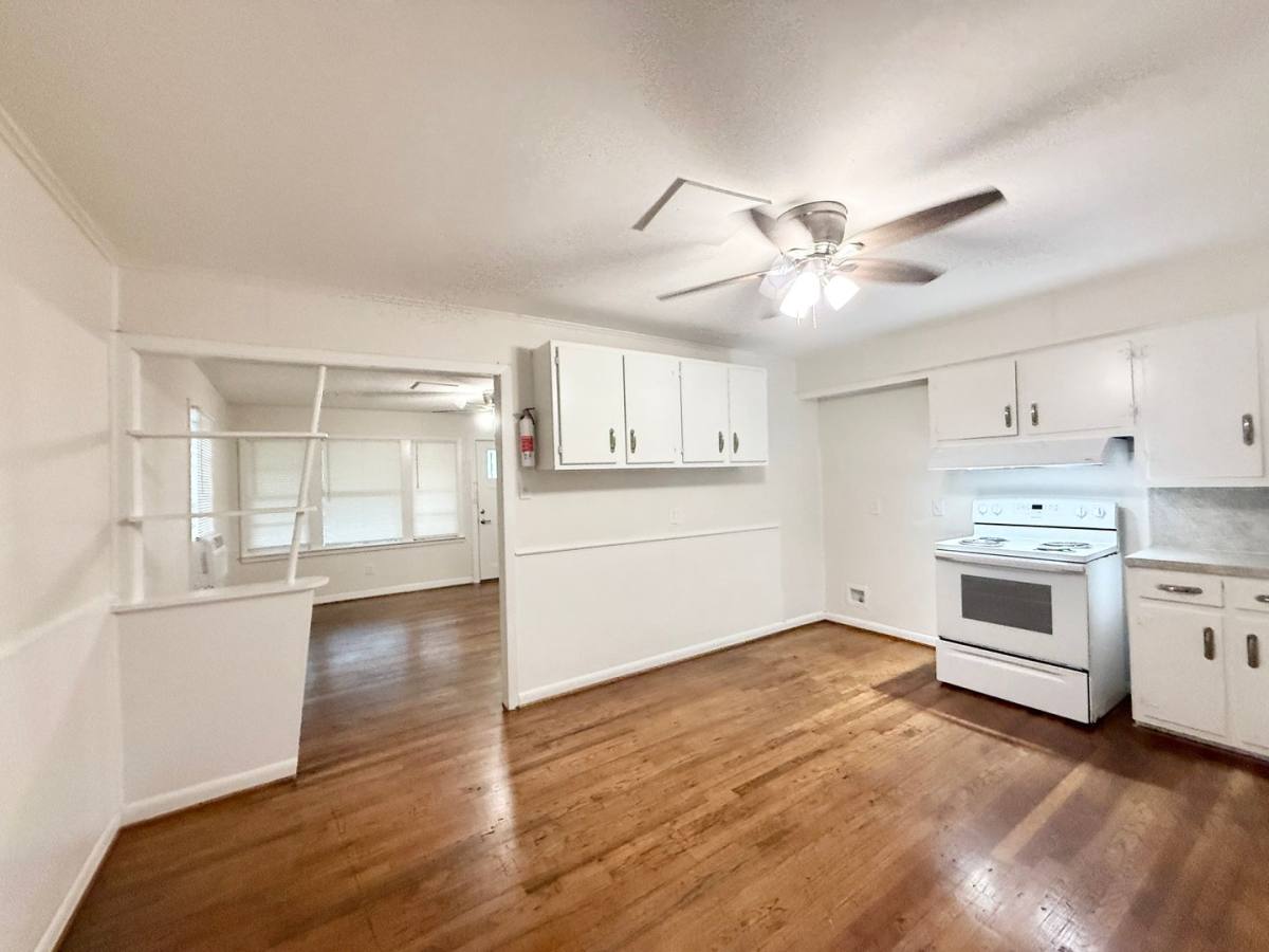 Apartment for rent at 824 Anderson St, Angleton, TX 77515