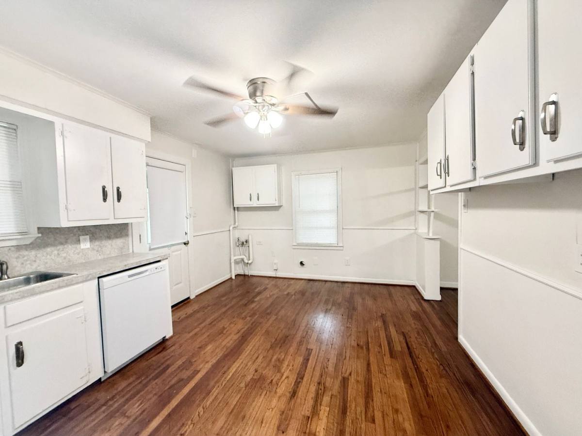 Apartment for rent at 824 Anderson St, Angleton, TX 77515