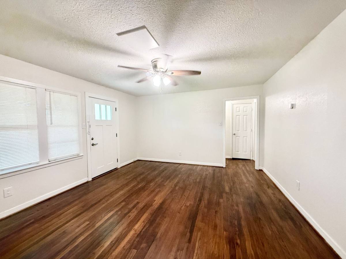 Apartment for rent at 824 Anderson St, Angleton, TX 77515