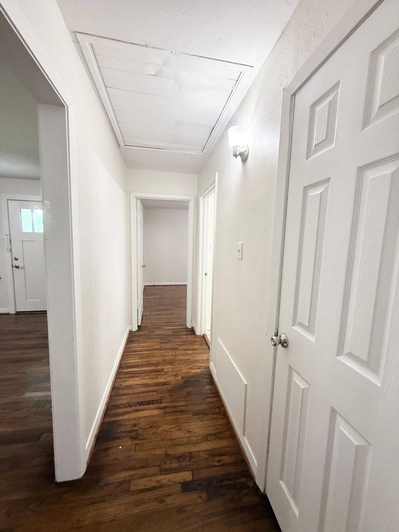 Apartment for rent at 824 Anderson St, Angleton, TX 77515