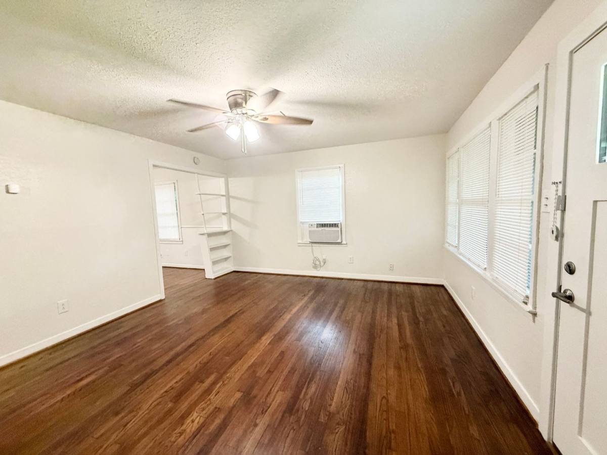 Apartment for rent at 824 Anderson St, Angleton, TX 77515