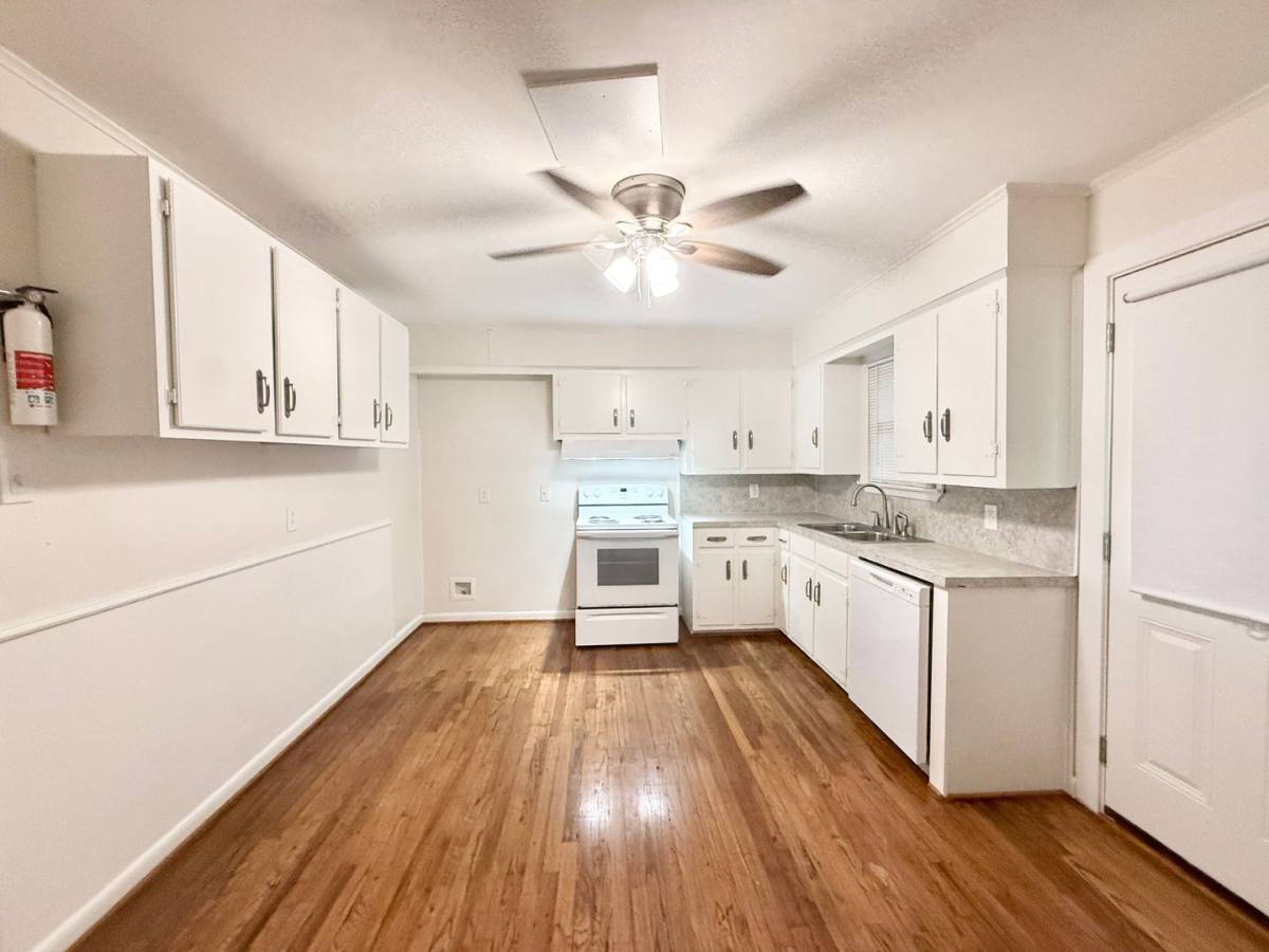 Apartment for rent at 824 Anderson St, Angleton, TX 77515
