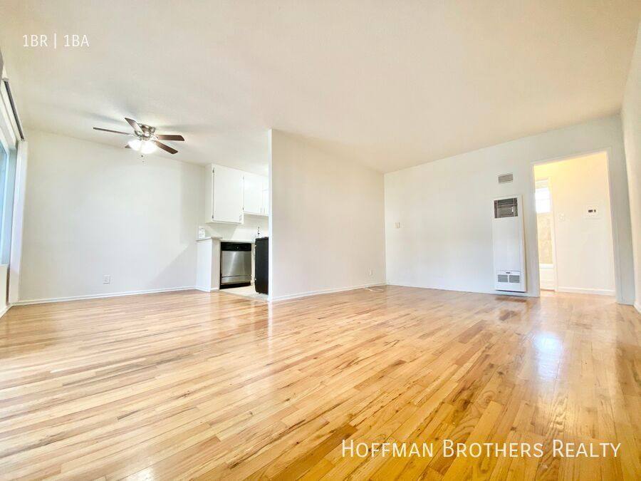 Apartment for rent at 3711 Mentone Ave #12A, Los Angeles, CA 90034