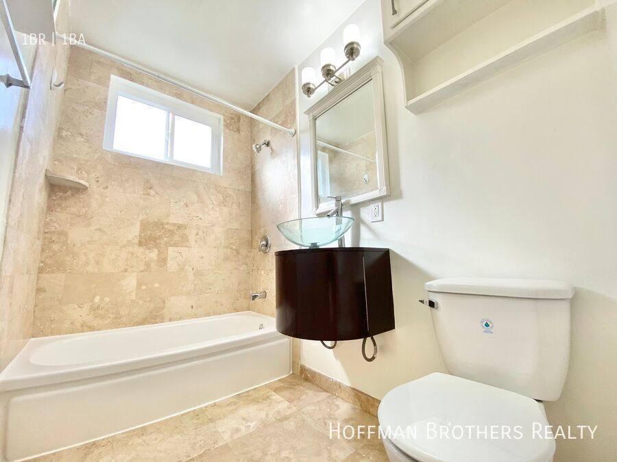 Apartment for rent at 3711 Mentone Ave #12A, Los Angeles, CA 90034