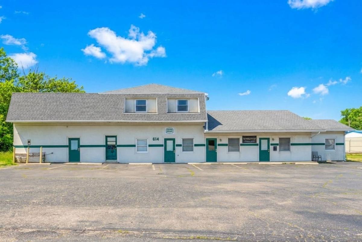 Apartment for rent at 614 E Streeter, Muncie, IN 47303