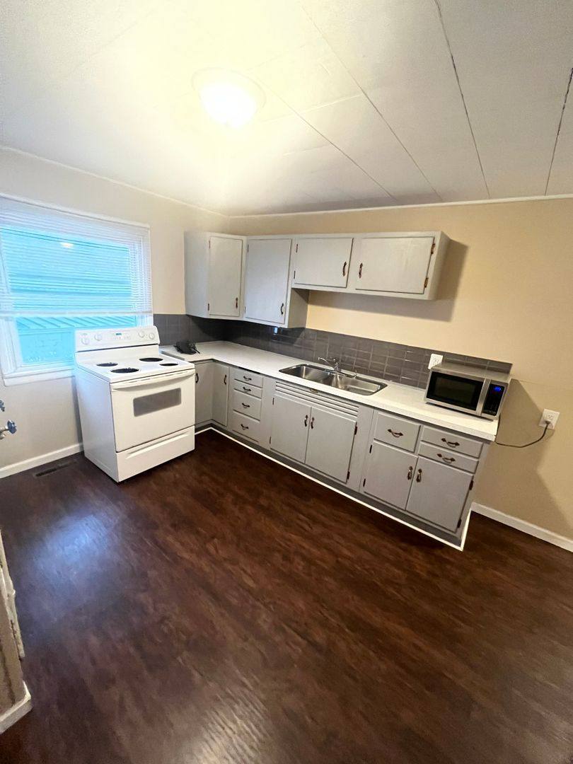Apartment for rent at 614 E Streeter, Muncie, IN 47303