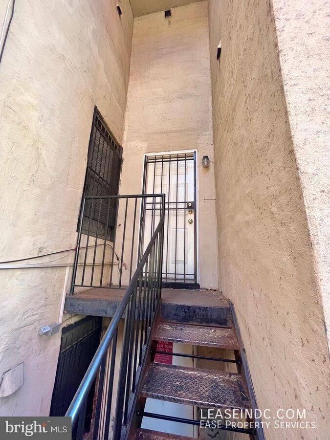 Apartment for rent at 1532 15th St NW #5, Washington, DC 20005