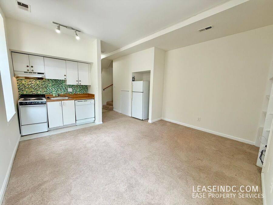 Apartment for rent at 1532 15th St NW #5, Washington, DC 20005