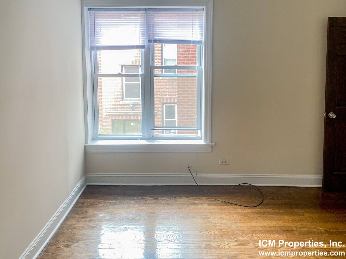 Apartment for rent at 851 W Cornelia Ave #2S, Chicago, IL 60657