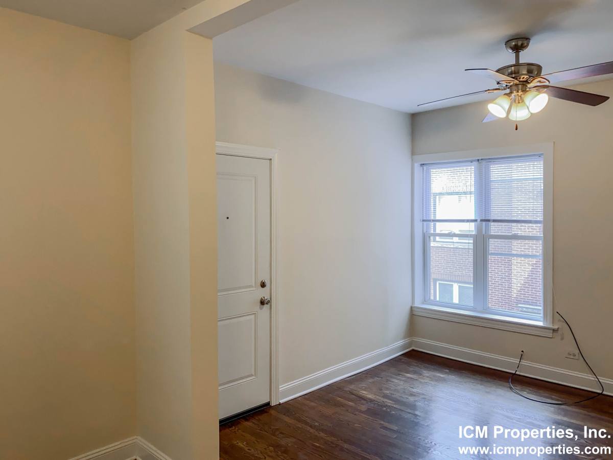 Apartment for rent at 851 W Cornelia Ave #2S, Chicago, IL 60657