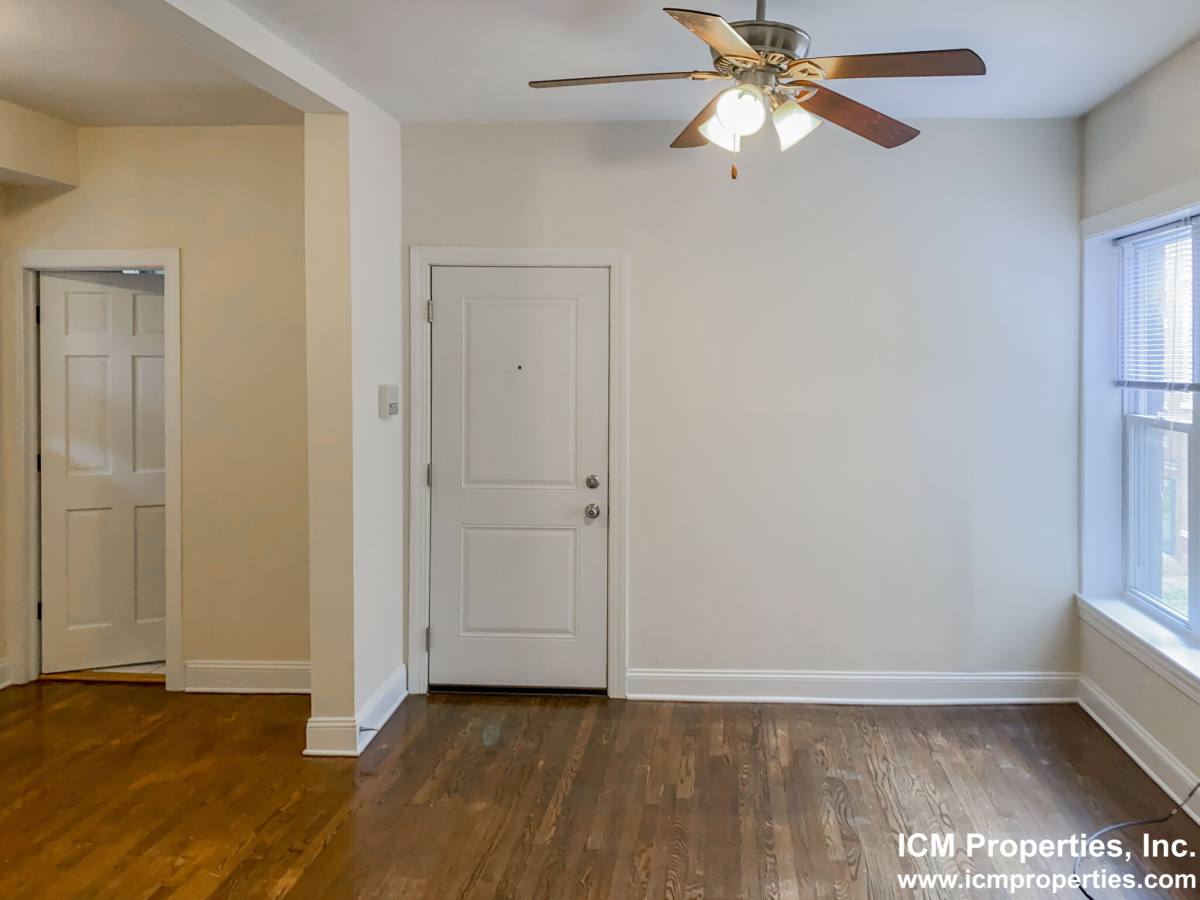 Apartment for rent at 851 W Cornelia Ave #2S, Chicago, IL 60657
