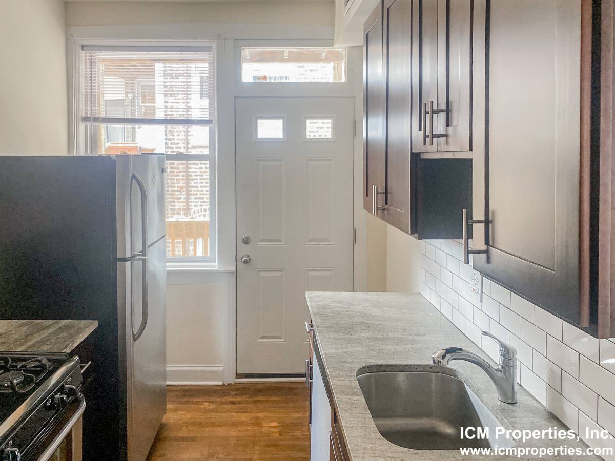 Apartment for rent at 851 W Cornelia Ave #2S, Chicago, IL 60657