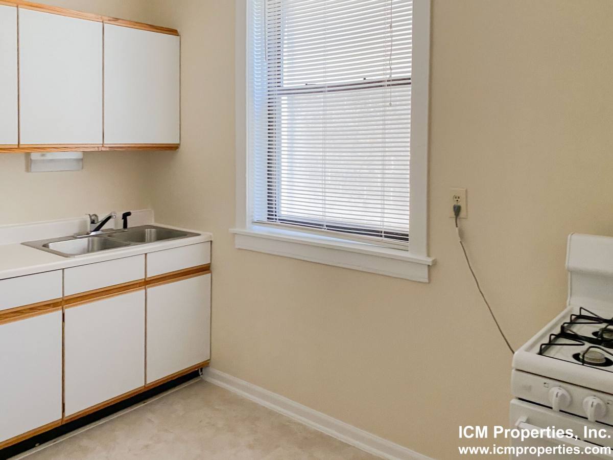 Apartment for rent at 2876 N Clark St #1, Chicago, IL 60657