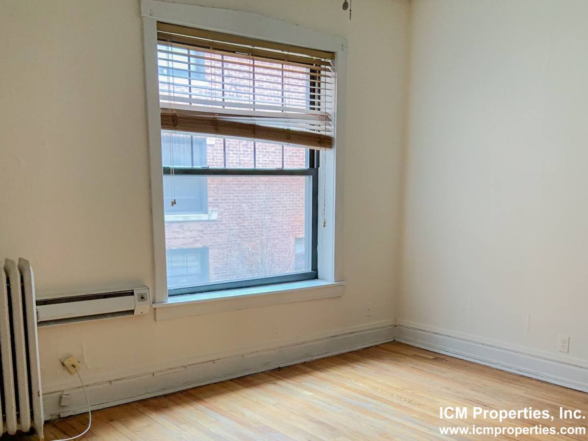 Apartment for rent at 2876 N Clark St #1, Chicago, IL 60657
