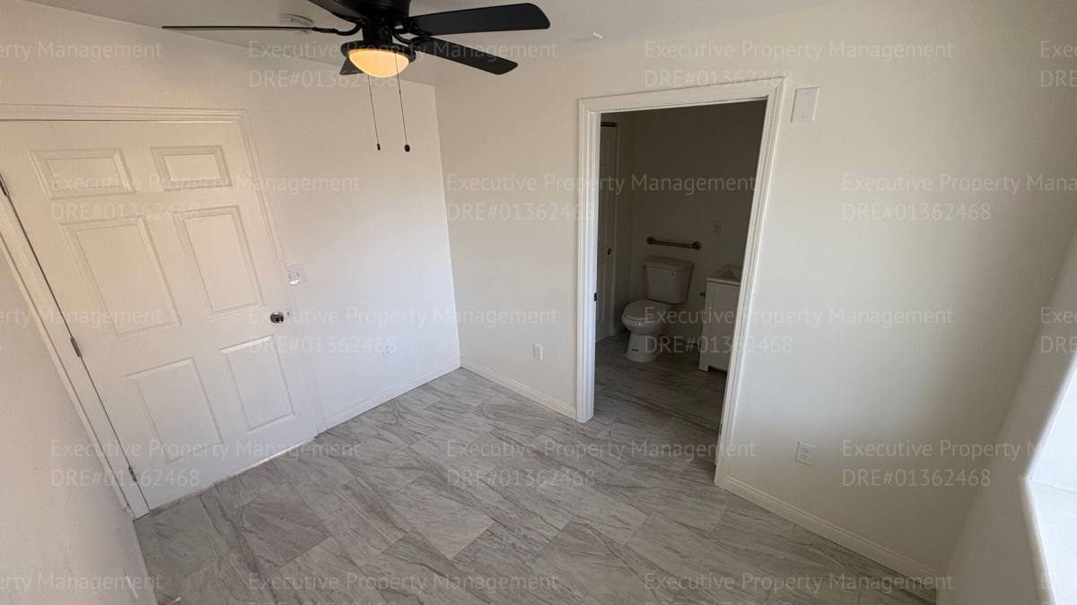 Apartment for rent at 1118 Chico St, Bakersfield, CA 93305