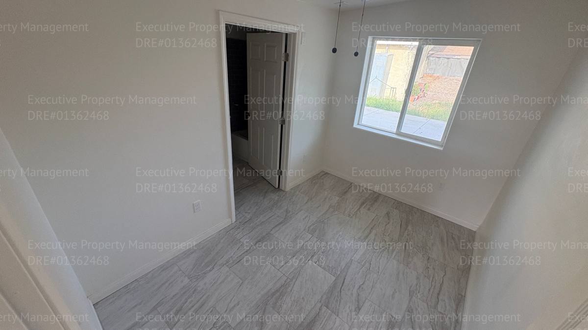 Apartment for rent at 1118 Chico St, Bakersfield, CA 93305