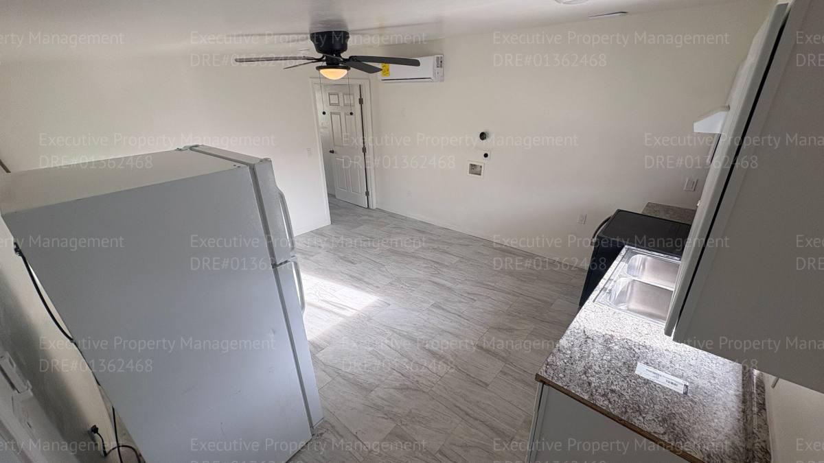 Apartment for rent at 1118 Chico St, Bakersfield, CA 93305