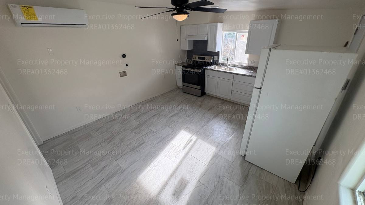 Apartment for rent at 1118 Chico St, Bakersfield, CA 93305