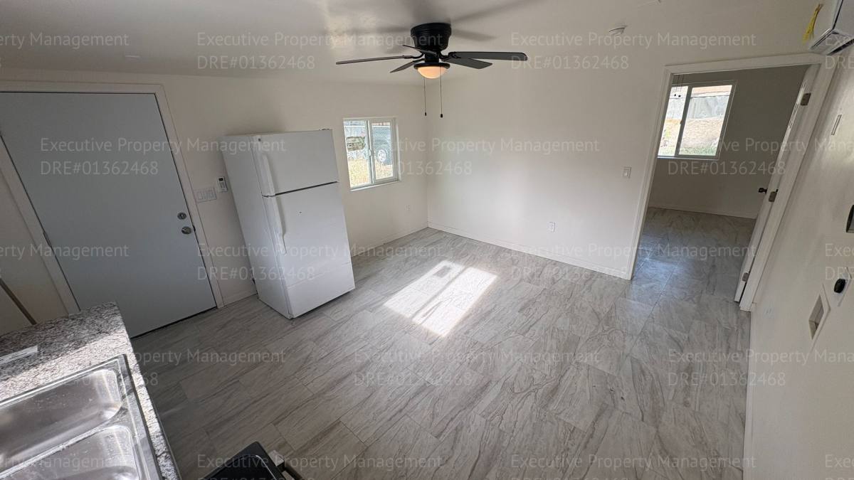 Apartment for rent at 1118 Chico St, Bakersfield, CA 93305