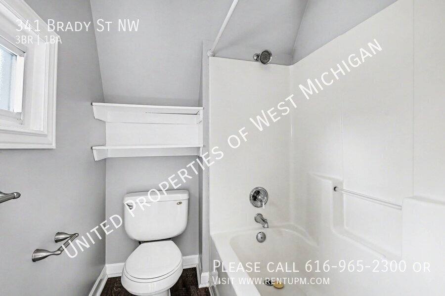 Apartment for rent at 341 Brady St NW, Comstock Park, MI 49321
