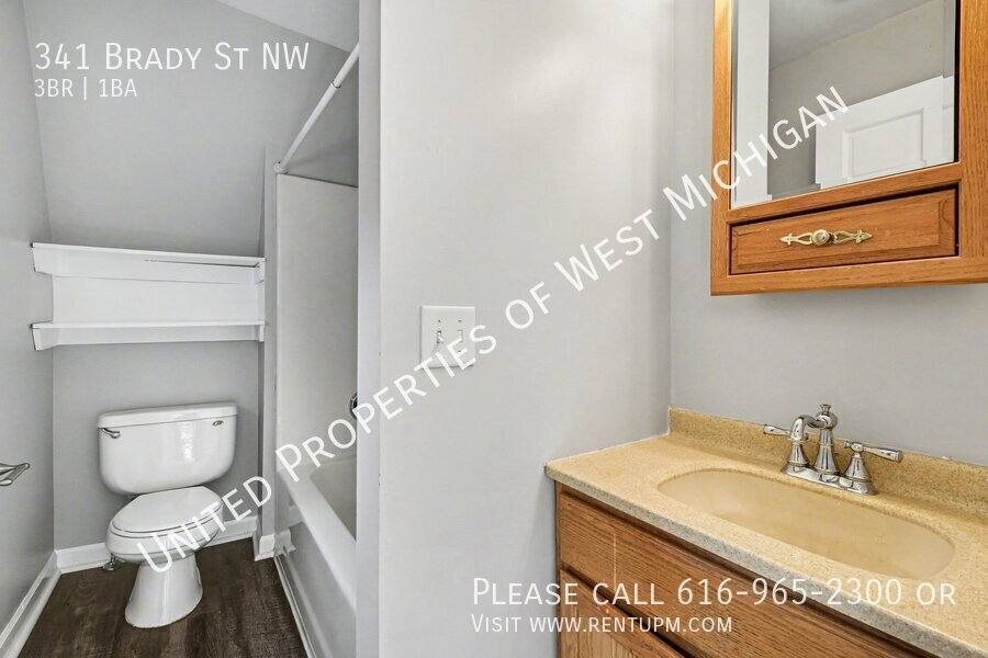 Apartment for rent at 341 Brady St NW, Comstock Park, MI 49321