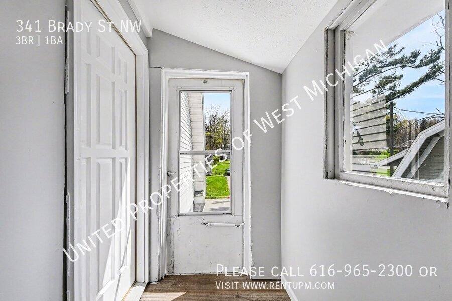 Apartment for rent at 341 Brady St NW, Comstock Park, MI 49321